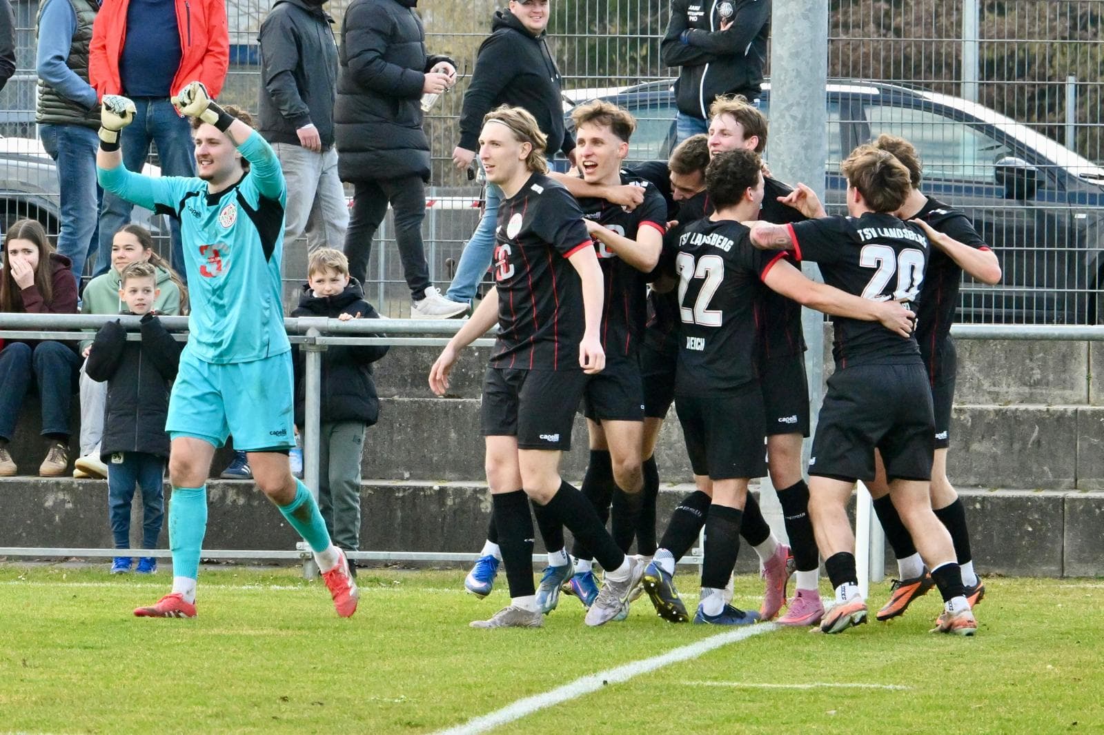 Gemeinsam stärker. Auf und neben dem Platz.